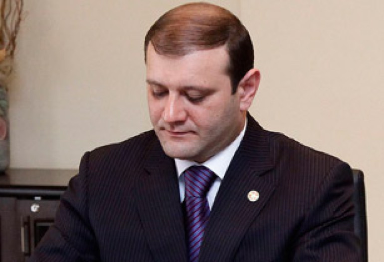 Залогом нашей долговечности является безграничная любовь и преданность семье – Тарон Маргарян поздравляет