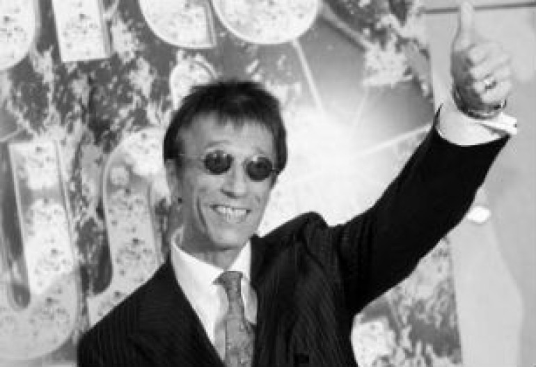 Bee Gees' singer Robin Gibb dies after cancer battle