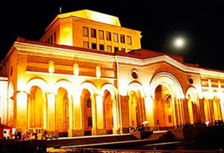 Armenians love visiting museums in groups