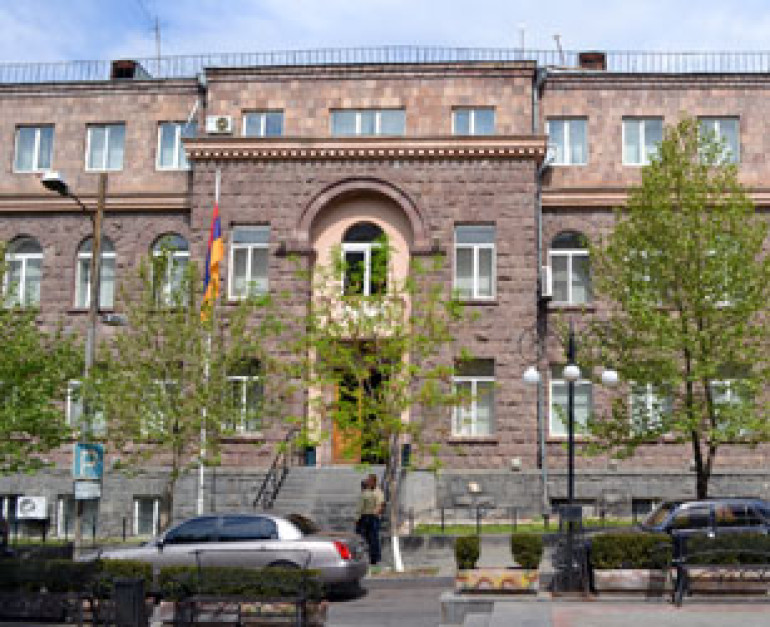 Заявления о самоотводе представили Серж Саргсян, Тигран Саргсян, Тарон Маргарян Заявления о самоотводе представили Серж Саргсян, Тигран Саргсян, Тарон Маргарян