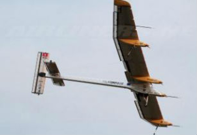 Самолет Solar Impulse на солнечной батарее отправился в первый межконтинентальный рейс