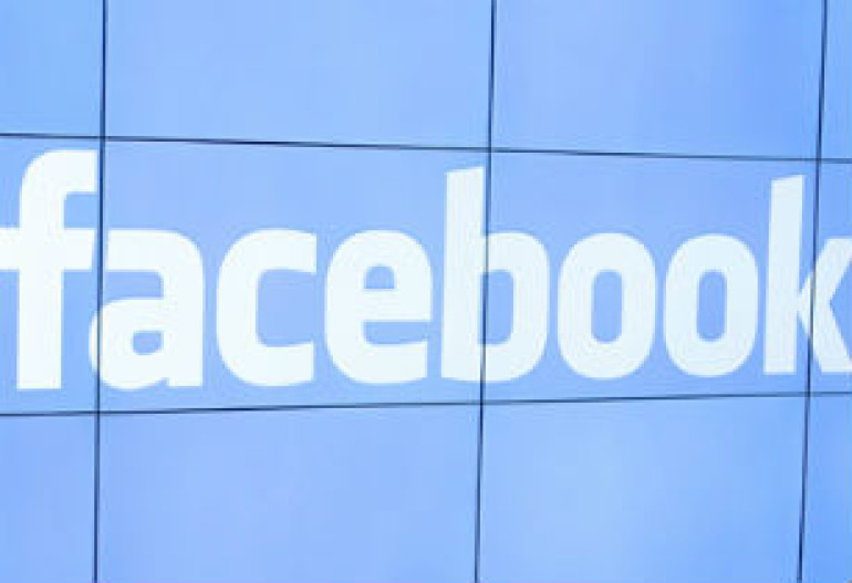 Facebook to launch smartphone next year