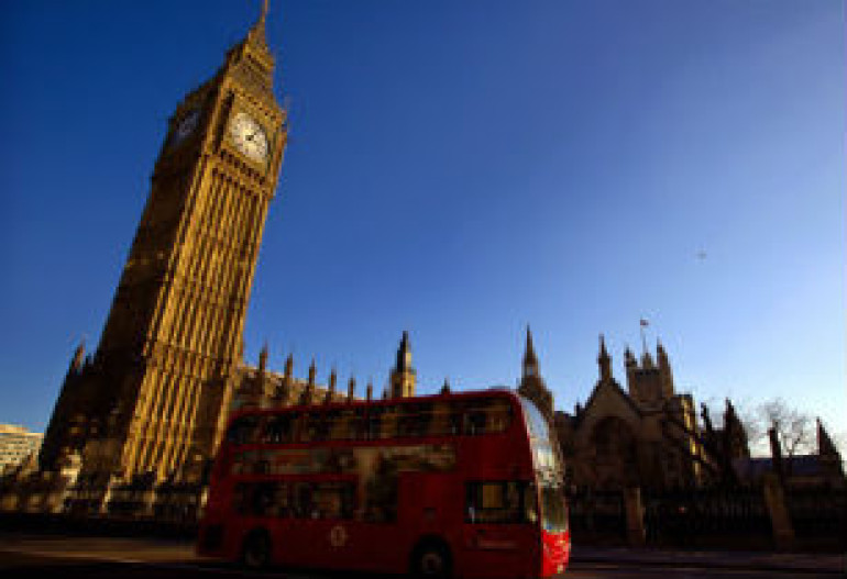 Более 300 парламентариев поддержали инициативу по переименованию башни Big Ben в честь королевы Елизаветы II