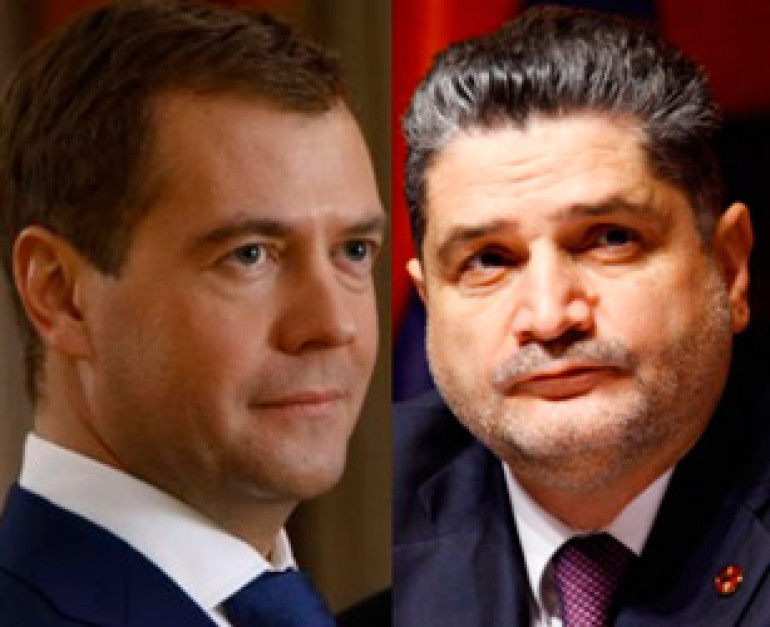Премьер-министр Армении поздравил Дмитрия Медведева с Днем России 