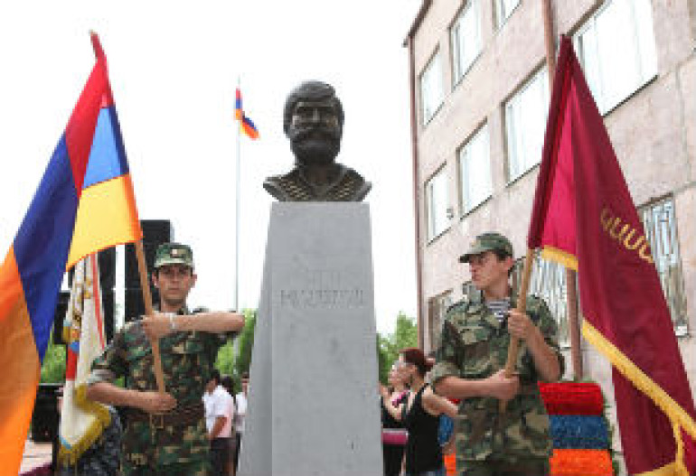 Состоялось открытие памятника воину-освободителю Норику Хачатряну