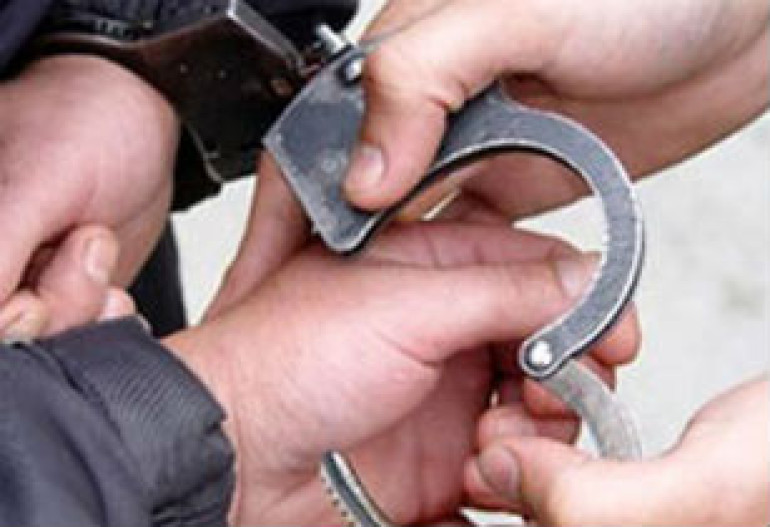 В Ереване молодые люди украли золотую цепочку у 50-летнего мужчины
