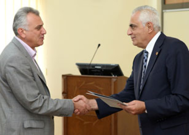 Քաղաքապետի անունից պատվոգրեր և շնորհակալագրեր են հանձնվել բուժաշխատողներին