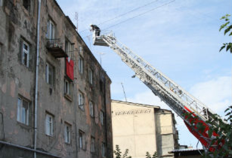 Взрыв и пожар в Ереване – на место происшествия отправились 4 боевых расчета (фото) Взрыв и пожар в Ереване – на место происшествия отправились 4 боевых расчета (фото)