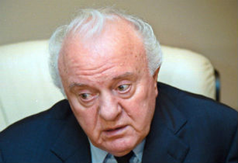 Эдуард Шеварднадзе извинился перед народом Грузии за то, что передал власть Михаилу Саакашвили 