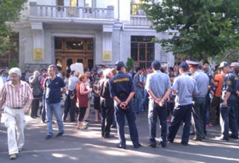 Активисты будут бороться, «пока Немец Рубо и такие как он не будут доведены до финансового и морального банкротства» (фото)
