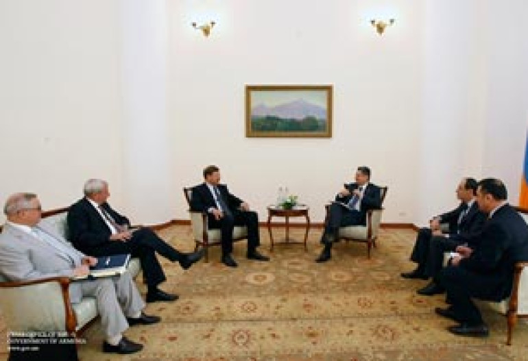 Тигран Саргсян принял главу правительства стран СНГ Константина Косачева 