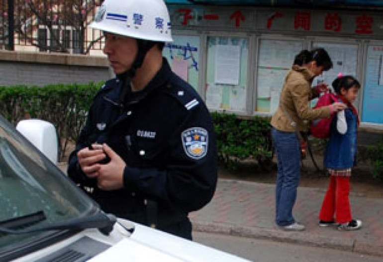 В Китае более 800 человек арестовано за торговлю детьми