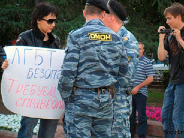 Петербургские полицейские задержали всех троих участников несанкционированной акции геев