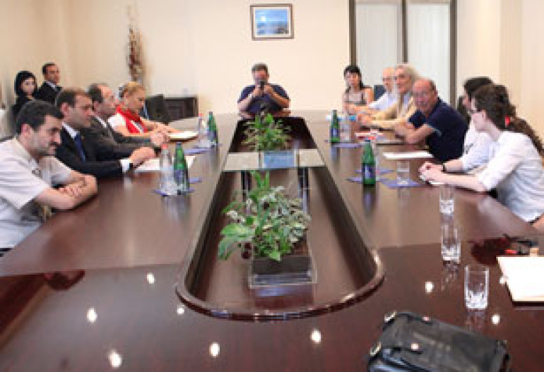 Yerevan mayor meets Italian art critics