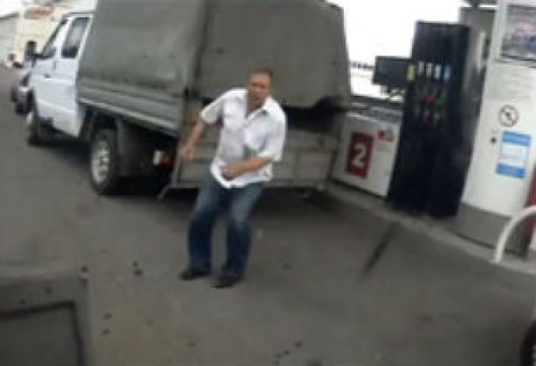  Полиция ищет счастливчика, выжившего в крупном ДТП (видео)