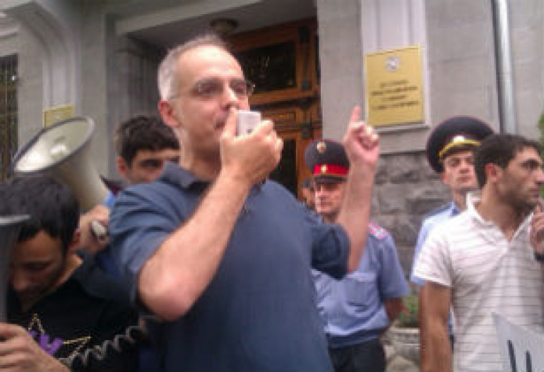 Перед зданием Генеральной прокуратуры Армении прошла акция протеста «Свободу Тиграну Аракеляну» (фотографии)