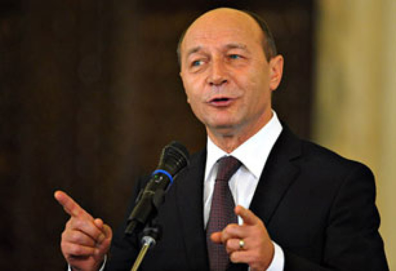 Президент Румынии избежал импичмента 