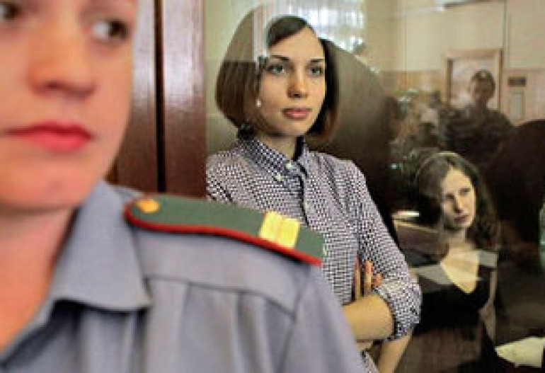 Pussy Riot отказались признать вину, но извинились перед верующими
