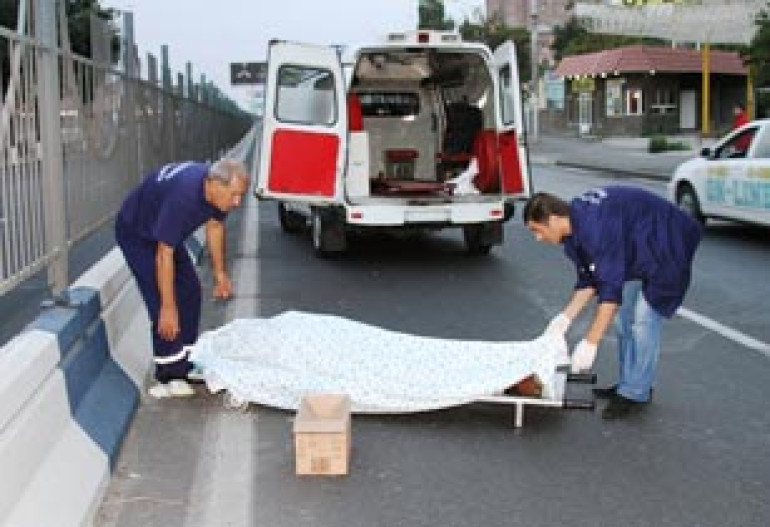 Наезд в Ереване со смертельным исходом: водитель обратился в бегство (фото) 