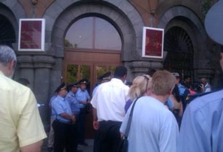 В Ереване прошла акция протеста, требующая у Полиции не прикрывать дело Ваге Аветяна