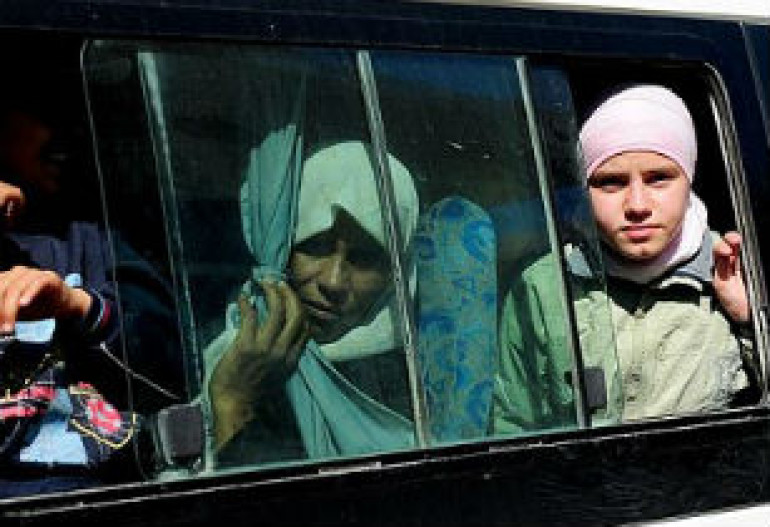 Более 100 сирийских беженцев причалили к берегам Италии на рыболовецком судне