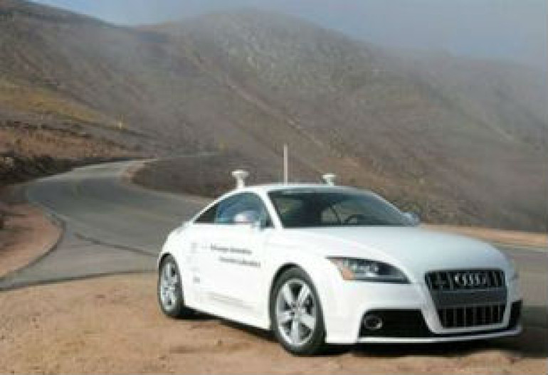 Audi TTS ռոբոտ ավտոմեքենան 190 կմ/ժ արագություն է զարգացնում բարդ վազքուղու վրա (տեսանյութ)