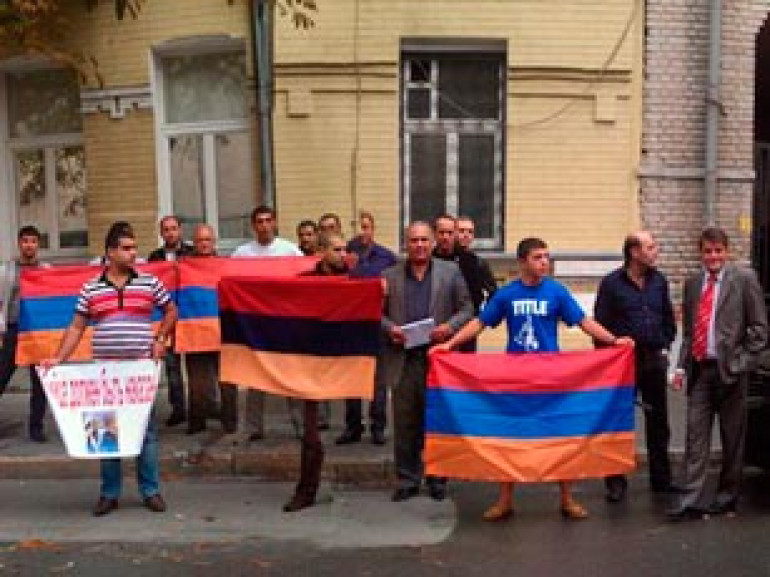 В Украине проходят акции протеста в связи с экстрадицией Рамиля Сафарова