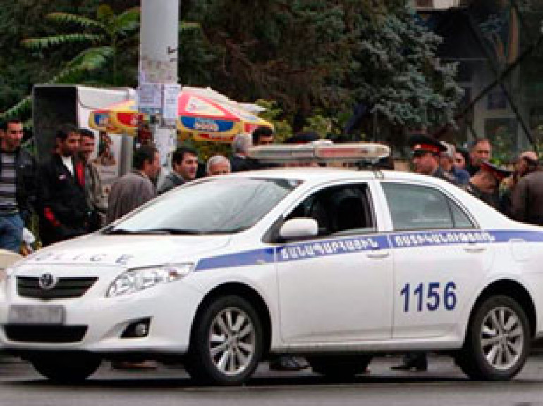 В Ереване на улице Исаакяна водитель «Nissan» совершил наезд на 5-летнего мальчика В Ереване на улице Исаакяна водитель «Nissan» совершил наезд на 5-летнего мальчика