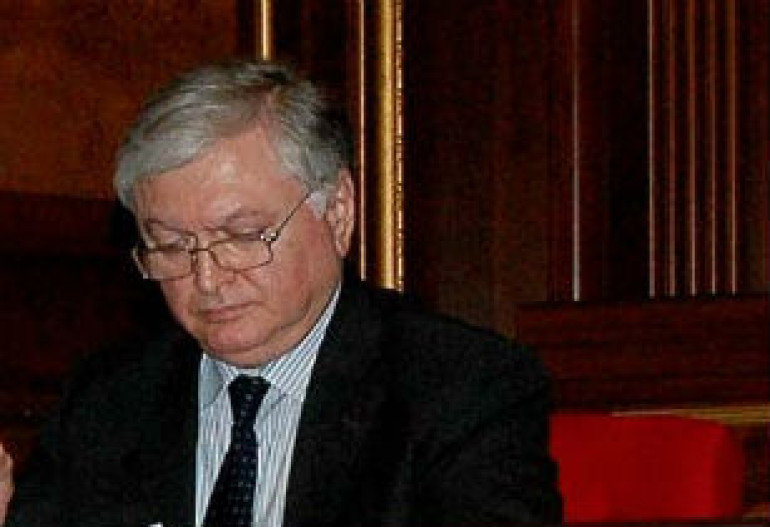 В этих условиях очень важно не предпринимать шагов, которые расшатали бы наши позиции – Налбандян о признании независимости НКР