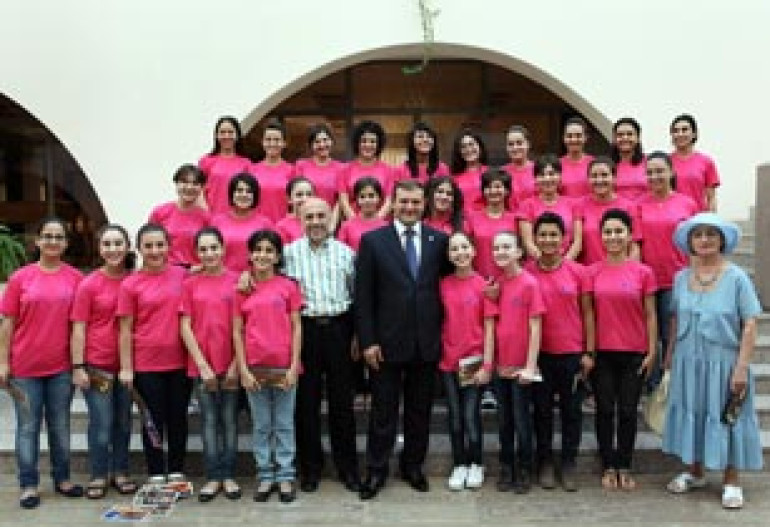 Yerevan mayor hosts meeting with young singers' choir