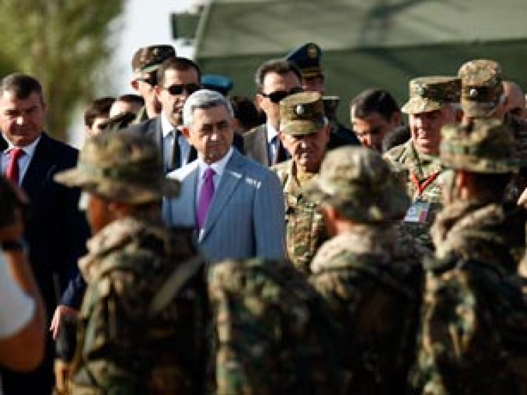 Президент Армении Серж Саргсян наблюдал за военными учениями «Взаимодействие-2012» (фото)