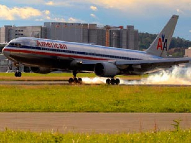  American Airlines отправила уведомления о сокращении 11 тысячам сотрудников