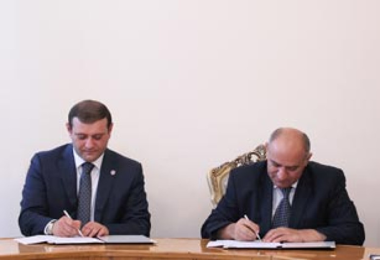 Երևանի և Ստեփանակերտի քաղաքապետերը բարեկամության համաձայնագիր են ստորագրել Երևանի և Ստեփանակերտի քաղաքապետերը բարեկամության համաձայնագիր են ստորագրել