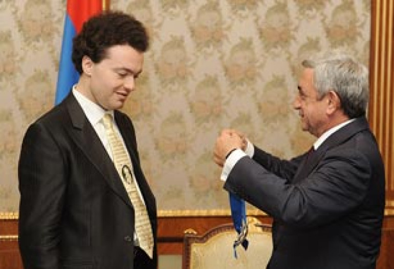 Armenian president receives world-famous pianist 
