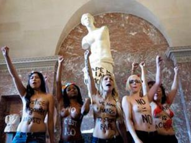 Femen activists stage anti-rape protests in Paris’s Louvre Femen activists stage anti-rape protests in Paris’s Louvre