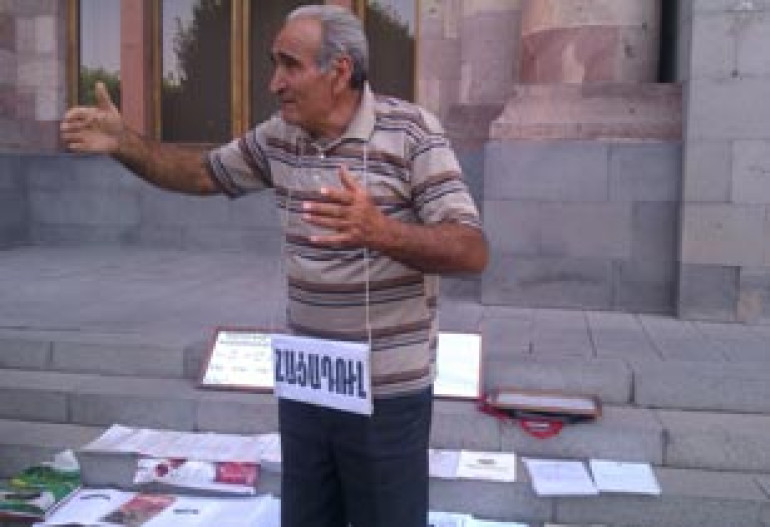 Հենրիկ Մխիթարյանը պնդում է, որ իր գյուտը գրանցեն որպես հավերժական շարժիչ, այլ ոչ՝ շարժիչ