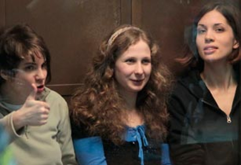 Участница Pussy Riot Екатерина Самуцевич освобождена из-под стражи в зале суда