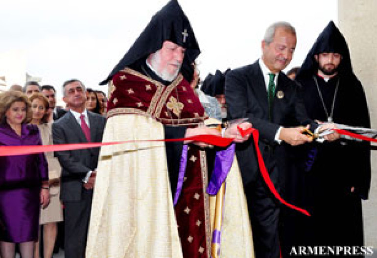 Armenian president attends opening of Vatche and Tamar Manoukian matenadaran 