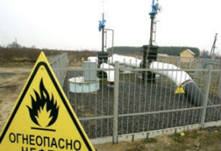 Нефтепровод в Венгрию сломался из-за сосок и презервативов