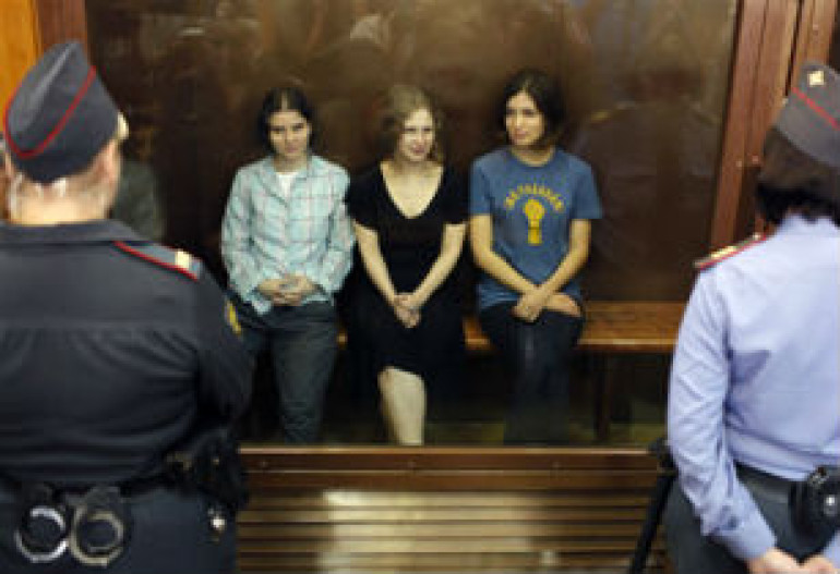 Участницы группы Pussy Riot  этапированы в колонии 