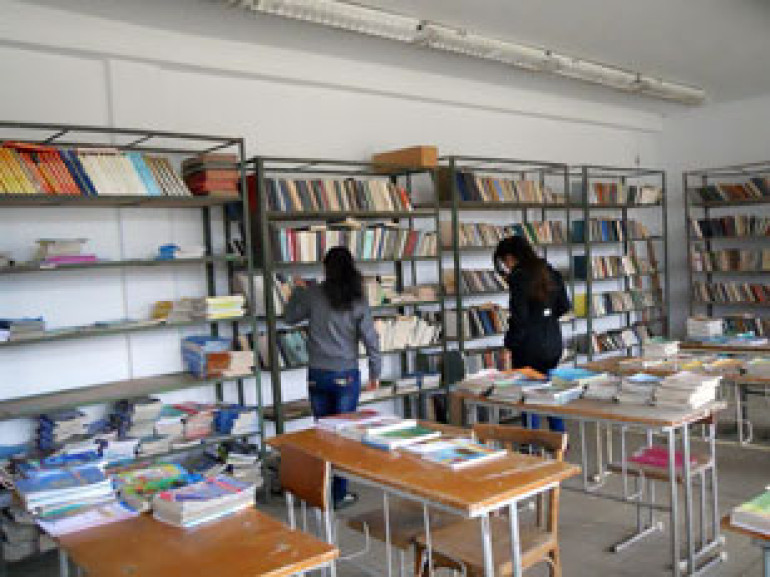 Armenian bordering village schools get new books (photos)