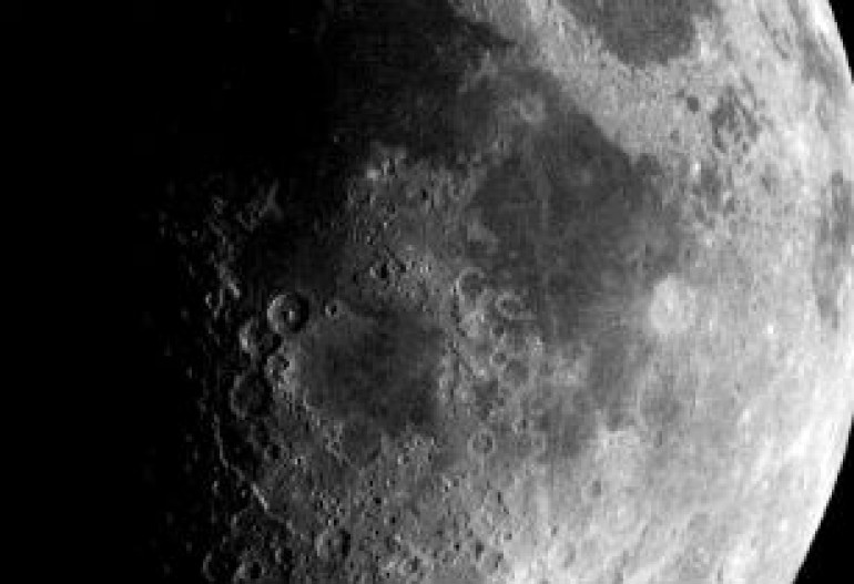 Крупнейшее лунное море оказалось следом астероида 