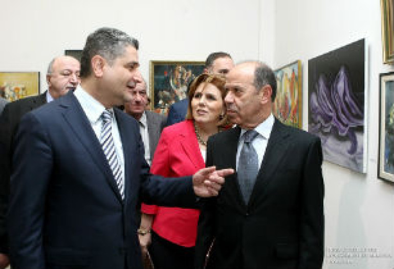 Armenia’s premier visits exhibition at Painters’ Union 