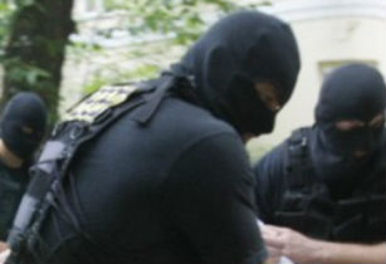 В Боливии неизвестные ворвались на радиостанцию и подожгли ведущего