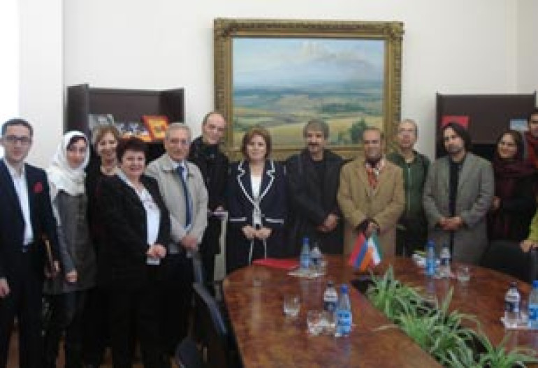 Armenia’s Culture Minister receives Iranian dramaturges