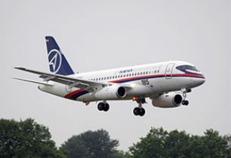 Superjet 100 аварийно сел в аэропорту Шереметьево