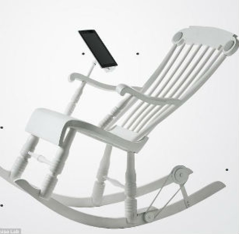 Միաժամանակ ճոճվող և iPad-ն ու iPhone-ը լիցքավորող աթոռ. շվեյցարացիների ամենաթարմ գյուտը (լուսանկարներ)