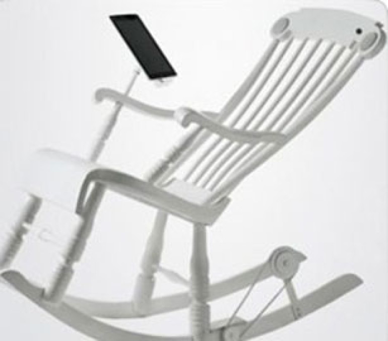 Гаджет anti-age: Кресло-качалку превратили в подзарядку для iPad (фото) 
