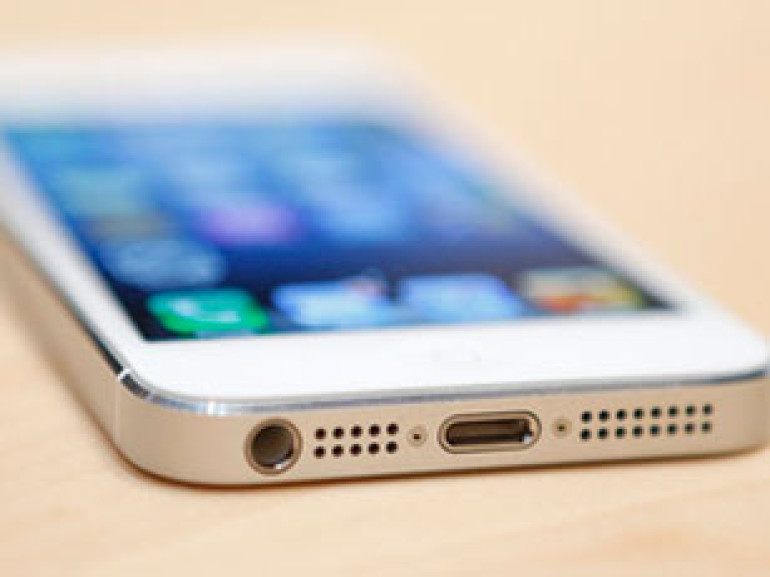 Apple может начать производство iPhone 5S уже в декабре