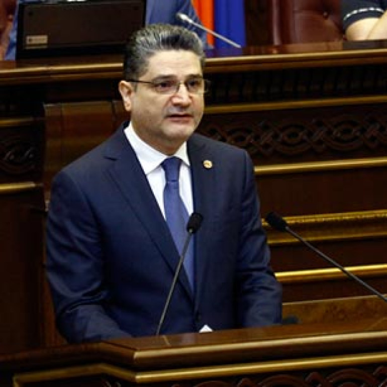 Armenia’s premier condoles on Flora Martirosyan’s premature demise  